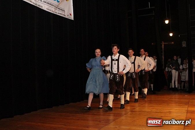 Zdjęcie w galerii na portalu naszraciborz.pl: Tancerze z Zawady Książęcej występowali w Kuźni Raciborskiej wiadomości z regionu