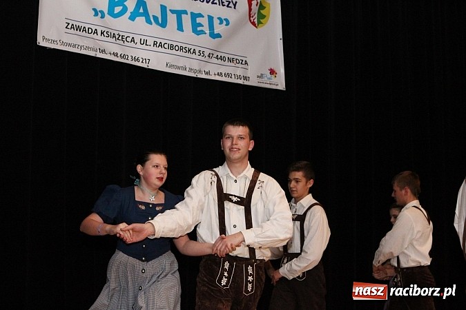 Zdjęcie w galerii na portalu naszraciborz.pl: Tancerze z Zawady Książęcej występowali w Kuźni Raciborskiej wiadomości z regionu