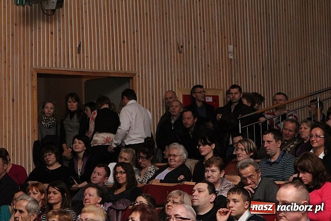 Zdjęcie w galerii na portalu naszraciborz.pl: Tancerze z Zawady Książęcej występowali w Kuźni Raciborskiej wiadomości z regionu