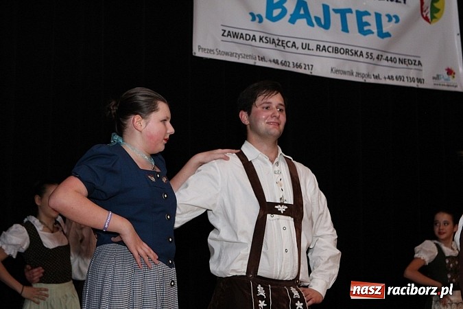 Zdjęcie w galerii na portalu naszraciborz.pl: Tancerze z Zawady Książęcej występowali w Kuźni Raciborskiej wiadomości z regionu