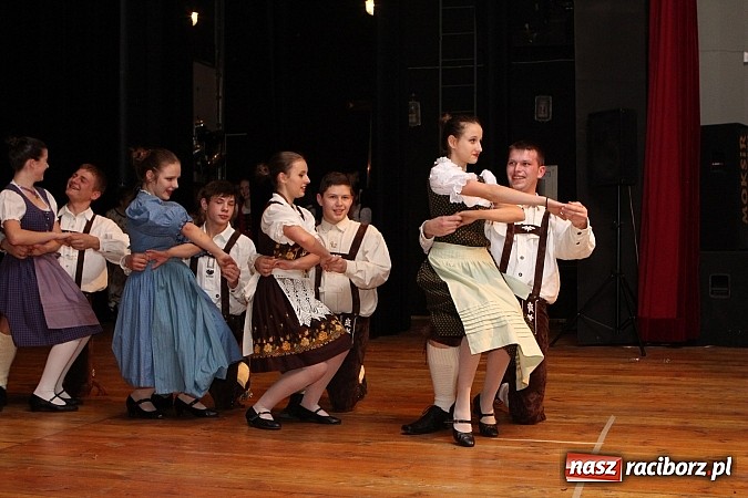 Zdjęcie w galerii na portalu naszraciborz.pl: Tancerze z Zawady Książęcej występowali w Kuźni Raciborskiej wiadomości z regionu