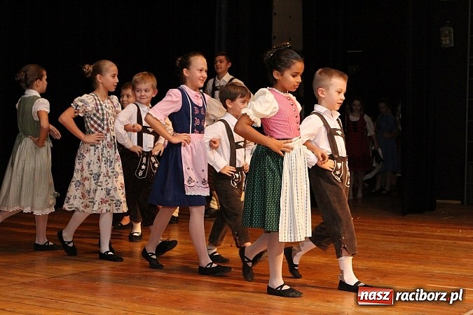 Zdjęcie w galerii na portalu naszraciborz.pl: Tancerze z Zawady Książęcej występowali w Kuźni Raciborskiej wiadomości z regionu