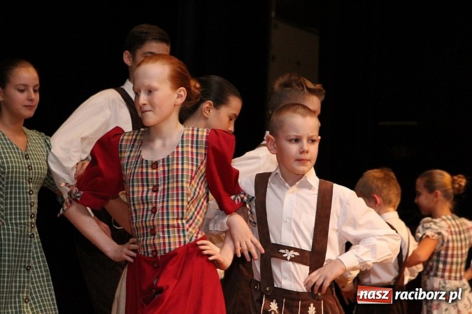 Zdjęcie w galerii na portalu naszraciborz.pl: Tancerze z Zawady Książęcej występowali w Kuźni Raciborskiej wiadomości z regionu