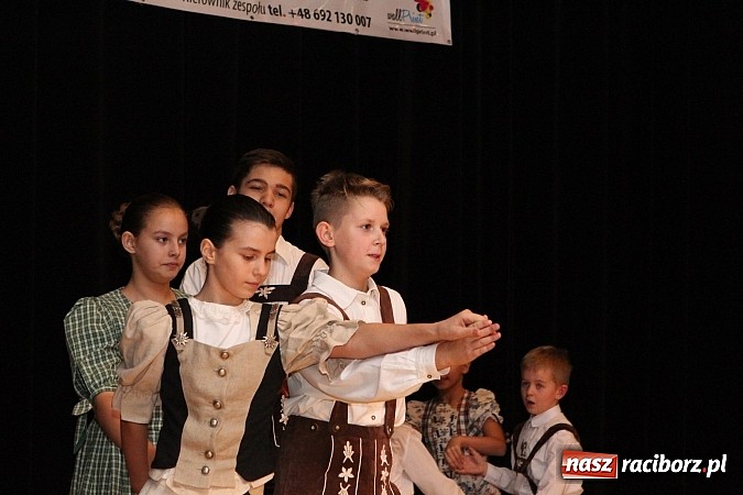 Zdjęcie w galerii na portalu naszraciborz.pl: Tancerze z Zawady Książęcej występowali w Kuźni Raciborskiej wiadomości z regionu
