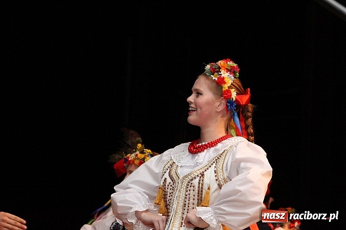 Zdjęcie w galerii na portalu naszraciborz.pl: Tancerze z Zawady Książęcej występowali w Kuźni Raciborskiej wiadomości z regionu