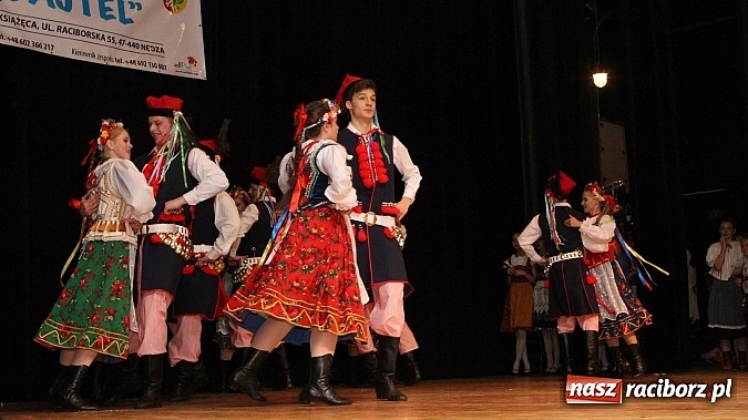 Zdjęcie w galerii na portalu naszraciborz.pl: Tancerze z Zawady Książęcej występowali w Kuźni Raciborskiej wiadomości z regionu