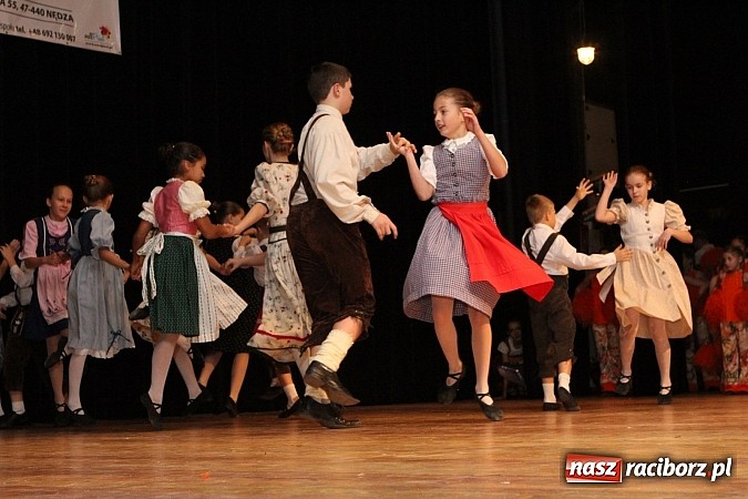 Zdjęcie w galerii na portalu naszraciborz.pl: Tancerze z Zawady Książęcej występowali w Kuźni Raciborskiej wiadomości z regionu
