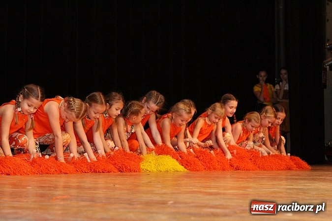 Zdjęcie w galerii na portalu naszraciborz.pl: Tancerze z Zawady Książęcej występowali w Kuźni Raciborskiej wiadomości z regionu