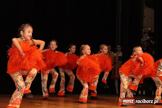 Zdjęcie w galerii na portalu naszraciborz.pl: Tancerze z Zawady Książęcej występowali w Kuźni Raciborskiej wiadomości z regionu