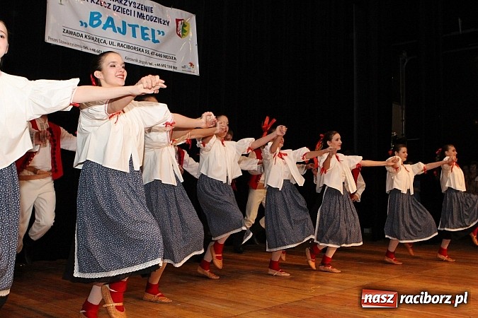 Zdjęcie w galerii na portalu naszraciborz.pl: Tancerze z Zawady Książęcej występowali w Kuźni Raciborskiej wiadomości z regionu
