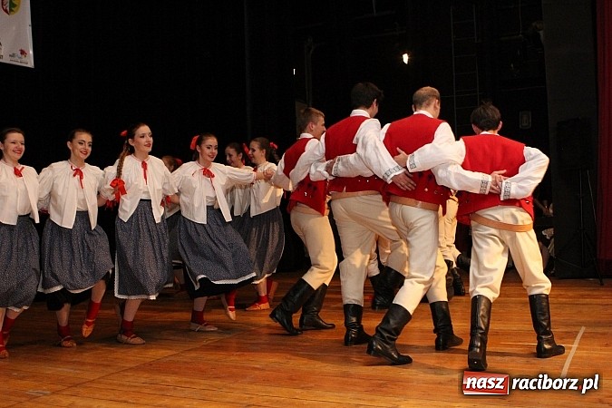 Zdjęcie w galerii na portalu naszraciborz.pl: Tancerze z Zawady Książęcej występowali w Kuźni Raciborskiej wiadomości z regionu