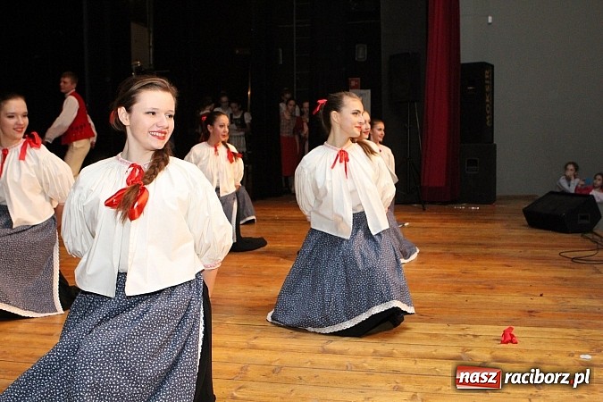 Zdjęcie w galerii na portalu naszraciborz.pl: Tancerze z Zawady Książęcej występowali w Kuźni Raciborskiej wiadomości z regionu
