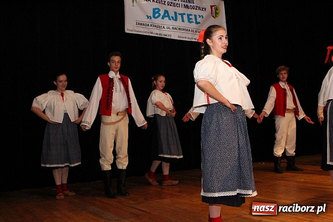 Zdjęcie w galerii na portalu naszraciborz.pl: Tancerze z Zawady Książęcej występowali w Kuźni Raciborskiej wiadomości z regionu
