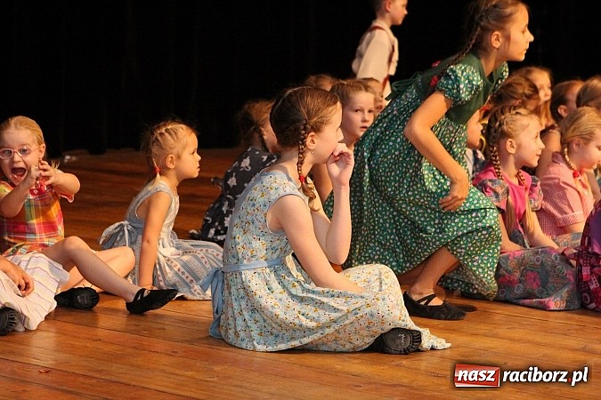 Zdjęcie w galerii na portalu naszraciborz.pl: Tancerze z Zawady Książęcej występowali w Kuźni Raciborskiej wiadomości z regionu