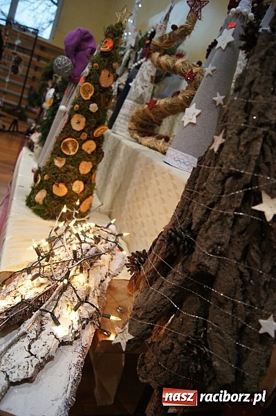 Zdjęcie w galerii na portalu naszraciborz.pl: Tłumy na świątecznym kiermaszu w szkole w Nędzy wiadomości z regionu