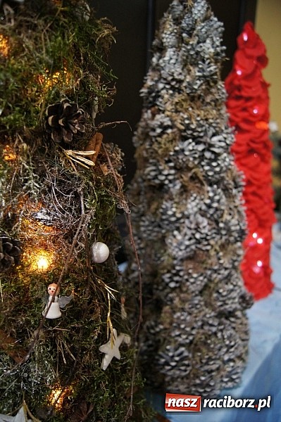 Zdjęcie w galerii na portalu naszraciborz.pl: Tłumy na świątecznym kiermaszu w szkole w Nędzy wiadomości z regionu