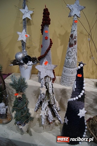 Zdjęcie w galerii na portalu naszraciborz.pl: Tłumy na świątecznym kiermaszu w szkole w Nędzy wiadomości z regionu