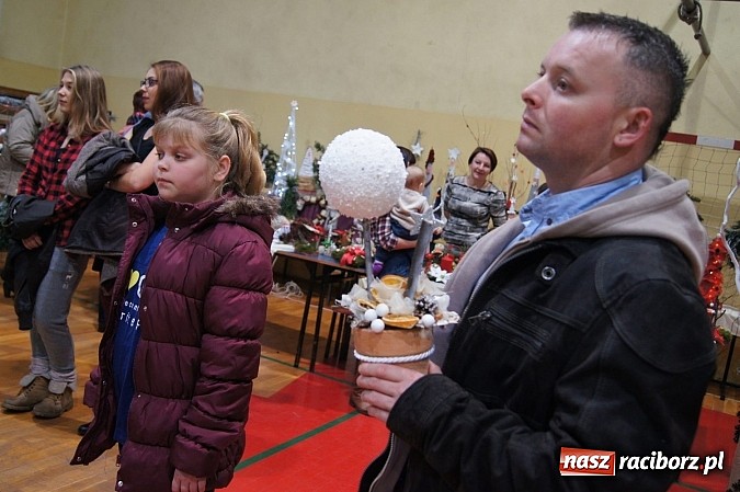Zdjęcie w galerii na portalu naszraciborz.pl: Tłumy na świątecznym kiermaszu w szkole w Nędzy wiadomości z regionu
