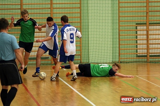 Zdjęcie w galerii na portalu naszraciborz.pl: Kto wygrał w Makroregionalnym Turnieju Halowej Piłki Nożnej? Sprawdź wyniki!  wiadomości z regionu