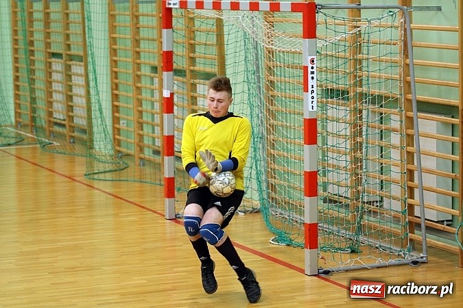 Zdjęcie w galerii na portalu naszraciborz.pl: Kto wygrał w Makroregionalnym Turnieju Halowej Piłki Nożnej? Sprawdź wyniki!  wiadomości z regionu