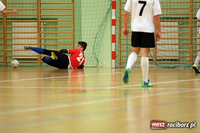 Zdjęcie w galerii na portalu naszraciborz.pl: Kto wygrał w Makroregionalnym Turnieju Halowej Piłki Nożnej? Sprawdź wyniki!  wiadomości z regionu