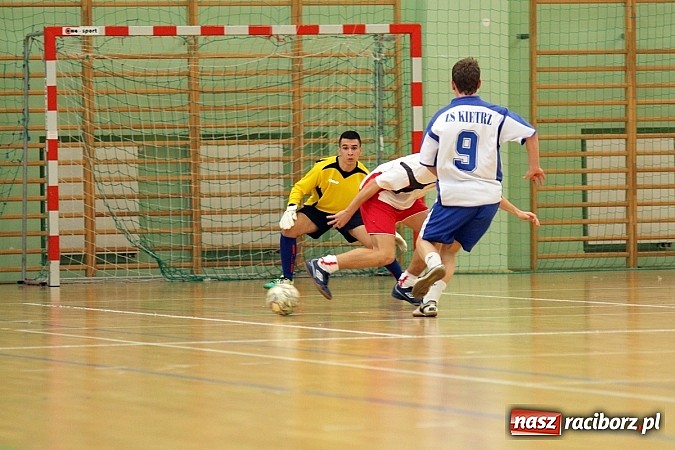 Zdjęcie w galerii na portalu naszraciborz.pl: Kto wygrał w Makroregionalnym Turnieju Halowej Piłki Nożnej? Sprawdź wyniki!  wiadomości z regionu
