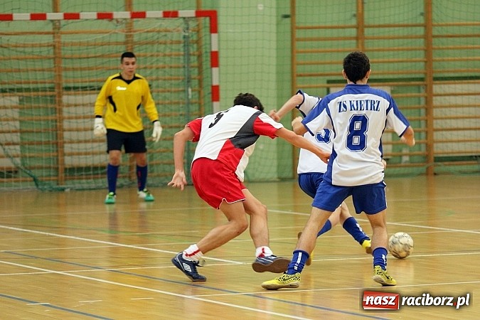 Zdjęcie w galerii na portalu naszraciborz.pl: Kto wygrał w Makroregionalnym Turnieju Halowej Piłki Nożnej? Sprawdź wyniki!  wiadomości z regionu