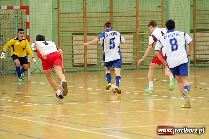 Zdjęcie w galerii na portalu naszraciborz.pl: Kto wygrał w Makroregionalnym Turnieju Halowej Piłki Nożnej? Sprawdź wyniki!  wiadomości z regionu