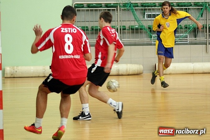 Zdjęcie w galerii na portalu naszraciborz.pl: Kto wygrał w Makroregionalnym Turnieju Halowej Piłki Nożnej? Sprawdź wyniki!  wiadomości z regionu