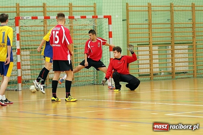 Zdjęcie w galerii na portalu naszraciborz.pl: Kto wygrał w Makroregionalnym Turnieju Halowej Piłki Nożnej? Sprawdź wyniki!  wiadomości z regionu
