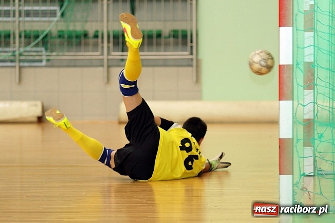 Zdjęcie w galerii na portalu naszraciborz.pl: Kto wygrał w Makroregionalnym Turnieju Halowej Piłki Nożnej? Sprawdź wyniki!  wiadomości z regionu