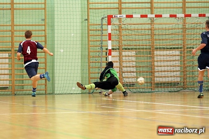 Zdjęcie w galerii na portalu naszraciborz.pl: Kto wygrał w Makroregionalnym Turnieju Halowej Piłki Nożnej? Sprawdź wyniki!  wiadomości z regionu