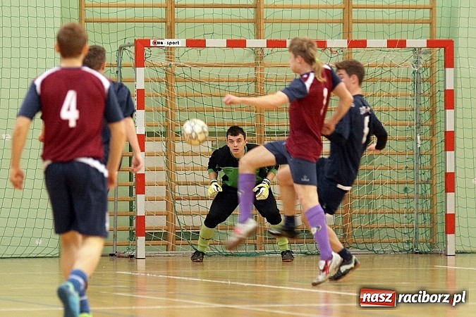 Zdjęcie w galerii na portalu naszraciborz.pl: Kto wygrał w Makroregionalnym Turnieju Halowej Piłki Nożnej? Sprawdź wyniki!  wiadomości z regionu