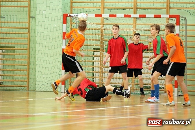 Zdjęcie w galerii na portalu naszraciborz.pl: Kto wygrał w Makroregionalnym Turnieju Halowej Piłki Nożnej? Sprawdź wyniki!  wiadomości z regionu