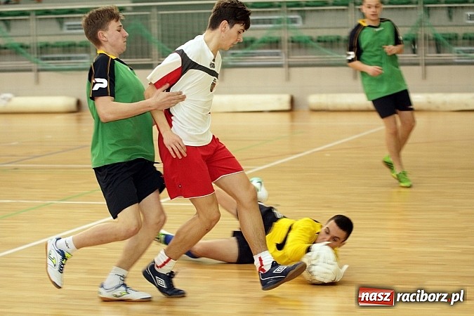 Zdjęcie w galerii na portalu naszraciborz.pl: Kto wygrał w Makroregionalnym Turnieju Halowej Piłki Nożnej? Sprawdź wyniki!  wiadomości z regionu