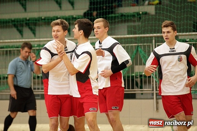 Zdjęcie w galerii na portalu naszraciborz.pl: Kto wygrał w Makroregionalnym Turnieju Halowej Piłki Nożnej? Sprawdź wyniki!  wiadomości z regionu