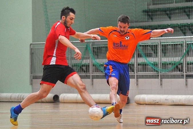 Zdjęcie w galerii na portalu naszraciborz.pl: RS Bau Grzegorzowice walczył do końca. Kolejne zwycięstwo Cukierni Gianni wiadomości z regionu
