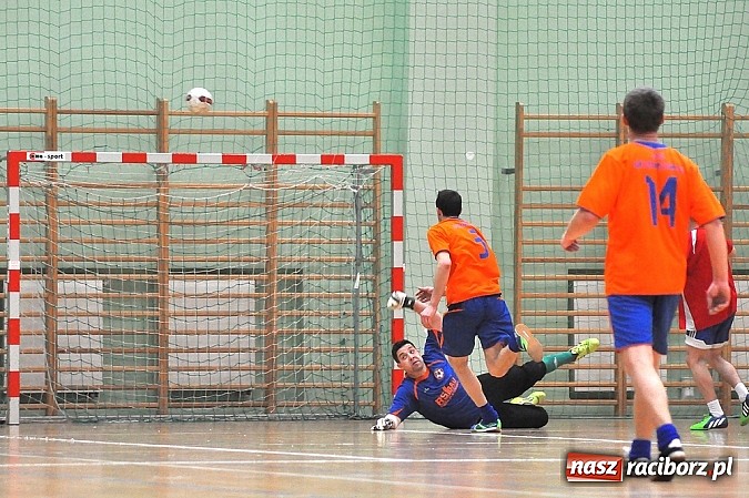 Zdjęcie w galerii na portalu naszraciborz.pl: RS Bau Grzegorzowice walczył do końca. Kolejne zwycięstwo Cukierni Gianni wiadomości z regionu