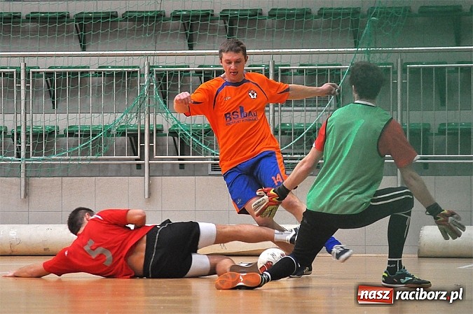 Zdjęcie w galerii na portalu naszraciborz.pl: RS Bau Grzegorzowice walczył do końca. Kolejne zwycięstwo Cukierni Gianni wiadomości z regionu