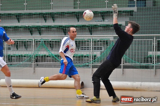 Zdjęcie w galerii na portalu naszraciborz.pl: RS Bau Grzegorzowice walczył do końca. Kolejne zwycięstwo Cukierni Gianni wiadomości z regionu