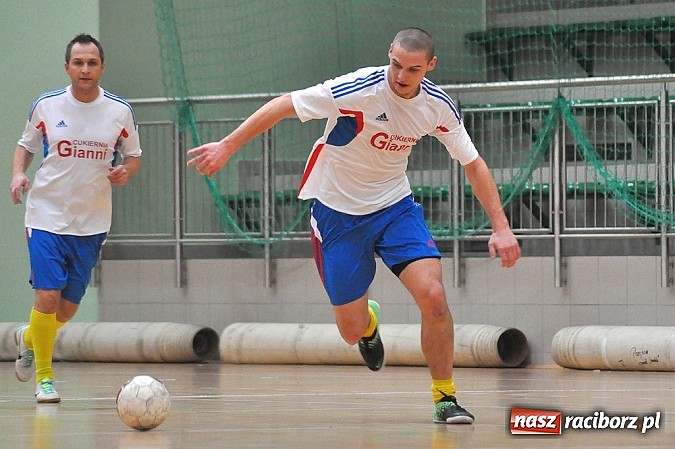 Zdjęcie w galerii na portalu naszraciborz.pl: RS Bau Grzegorzowice walczył do końca. Kolejne zwycięstwo Cukierni Gianni wiadomości z regionu