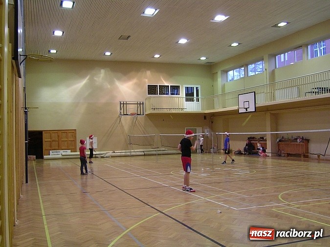 Zdjęcie w galerii na portalu naszraciborz.pl: Mikołajkowy Turniej w Badmintona wiadomości z regionu