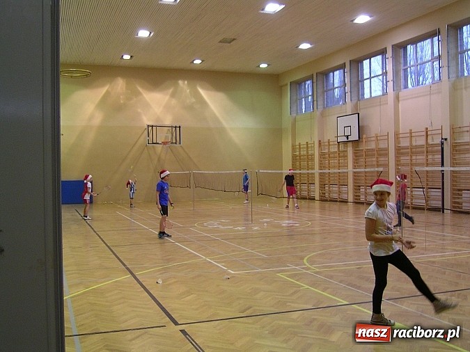 Zdjęcie w galerii na portalu naszraciborz.pl: Mikołajkowy Turniej w Badmintona wiadomości z regionu