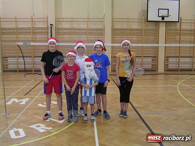 Zdjęcie w galerii na portalu naszraciborz.pl: Mikołajkowy Turniej w Badmintona wiadomości z regionu