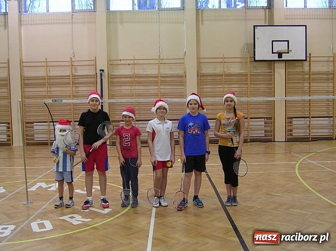 Zdjęcie w galerii na portalu naszraciborz.pl: Mikołajkowy Turniej w Badmintona wiadomości z regionu