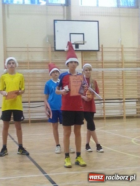 Zdjęcie w galerii na portalu naszraciborz.pl: Mikołajkowy Turniej w Badmintona wiadomości z regionu