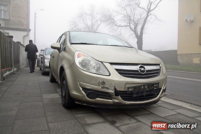 Zdjęcie w galerii na portalu naszraciborz.pl: Kolizja na rondzie Mariańska-Michejdy wiadomości z regionu