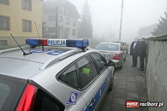 Zdjęcie w galerii na portalu naszraciborz.pl: Kolizja na rondzie Mariańska-Michejdy wiadomości z regionu