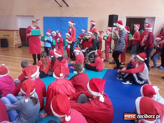 Zdjęcie w galerii na portalu naszraciborz.pl: Święty Mikołaj odwiedził również ZSS wiadomości z regionu