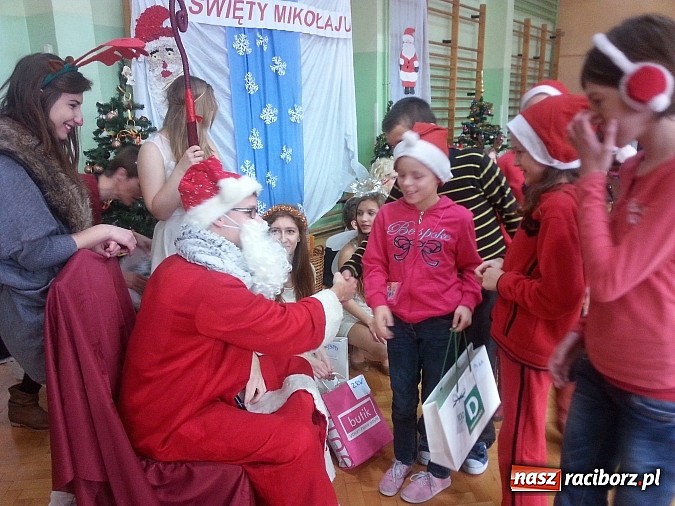 Zdjęcie w galerii na portalu naszraciborz.pl: Święty Mikołaj odwiedził również ZSS wiadomości z regionu